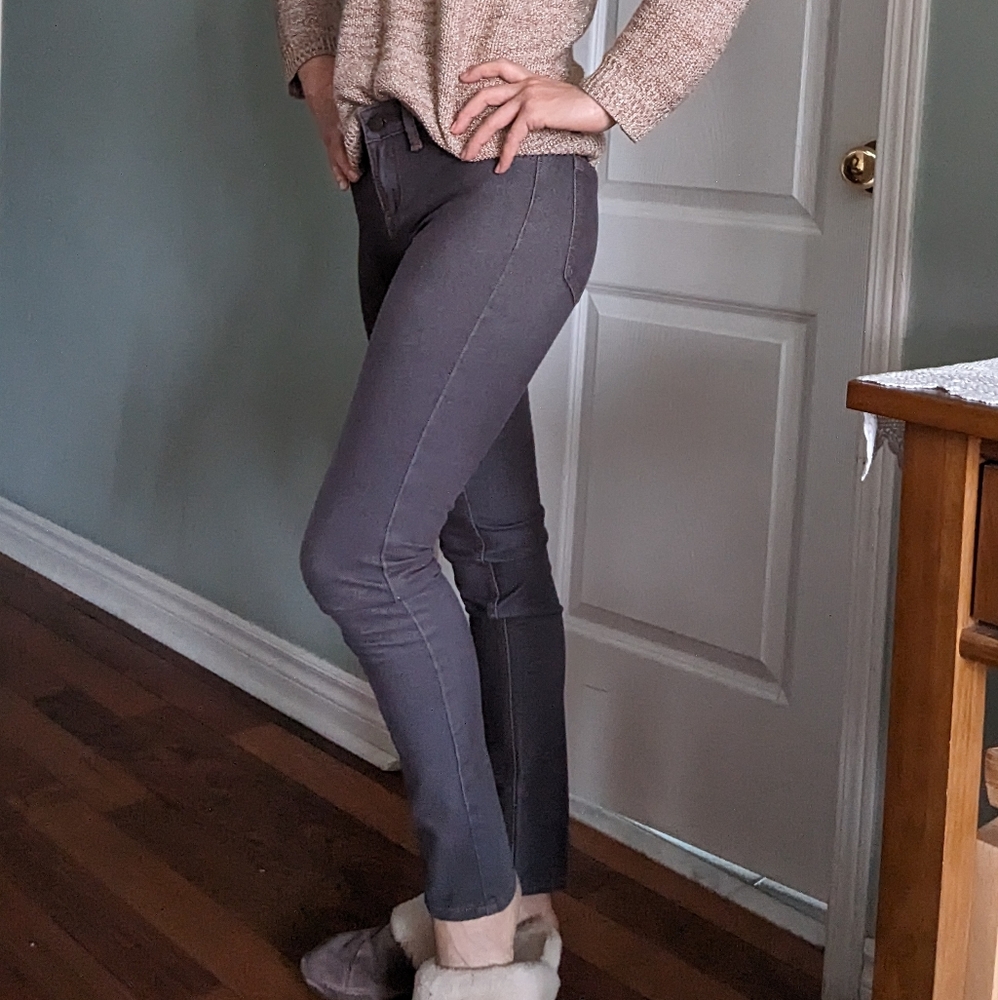 2B Bebe Women's Gray Low Rise Jeans / Jeggings